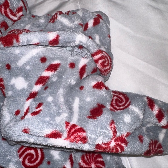 SleepytimePJs Women's Fleece Hooded Footed Onesie Pajamas - Medium Christmas - Picture 6 of 7